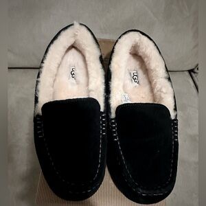 Like New - Women’s UGG Ansley Slipper, Black, Size 8